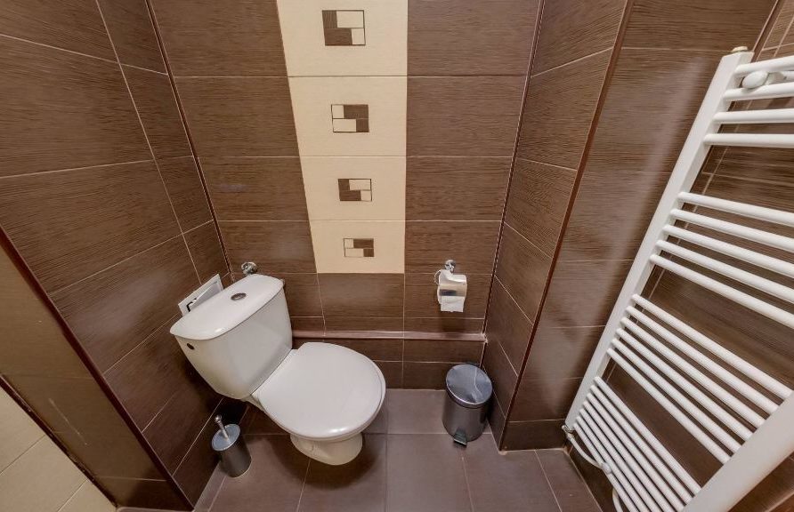 Тоалетна в тройна стая